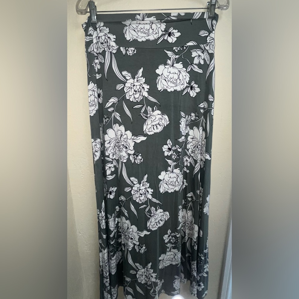 Market & Spruce Green and White A-Line Maxi Skirt Resort Wear